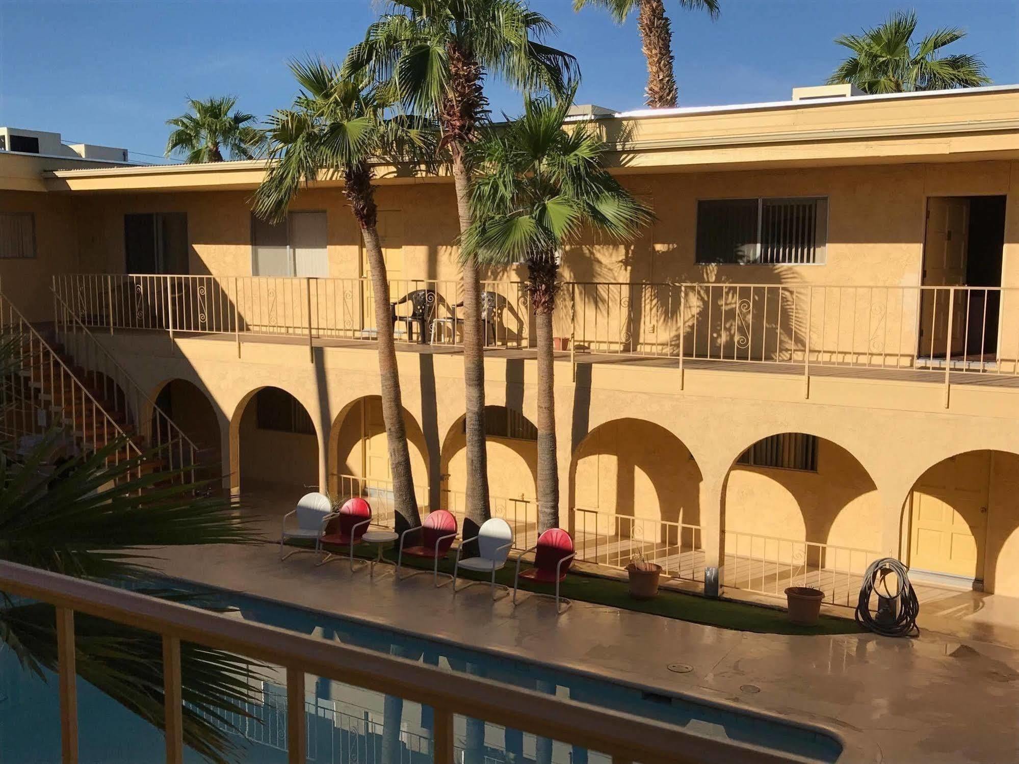 Hidden Palms & Hotel Lake Havasu City